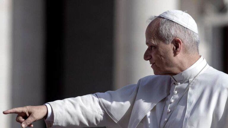 El papa León XIV se define sobre el matrimonio: «La familia es padre, madre e hijos»