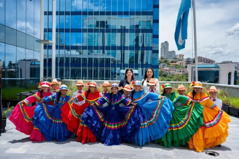 Inician festividades en honor a la patria